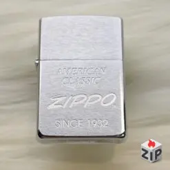 Zippo American Classic Since 1932 Brushed Chrome - 12 La Mã