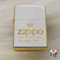 Zippo White Matte Deni Vàng Khắc Logo Vàng (Two-Tone Emblem) - Sản Xuất 1998