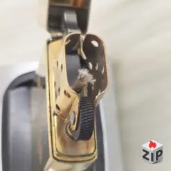 Alternative view of Zippo Chu Niên 1932-1991 Chiến Hạm U.S.S. Wisconsin Khắc 2 Mặt