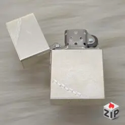 Alternative view of Zippo 1933 Replica Lắc Kê Bạc Khắc Dây Xích Giới Hạn - First Release