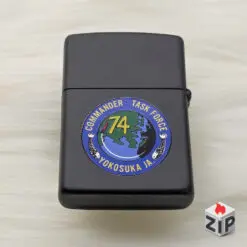 Bật lửa zippo commander submarine group seven sơn đen - 8 la mã