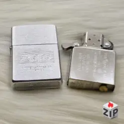Zippo Logo USA Khắc Ăn Mòn Bạc Xước - 12 La Mã chính hãng 234679672582186650611 ZipVN