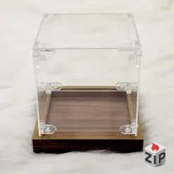 Hộp trưng bày zippo cao cấp mica trong đế vân gỗ (kt 10x10x12 cm)