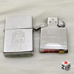 Bật lửa zippo/case museum 20th anniversary (mã số 115) chính hãng 2cfec09dfbd2778c2ec3220 ZipVN