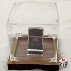 Alternative view of Hộp trưng bày zippo cao cấp mica trong đế vân gỗ (kt 10x10x12 cm)