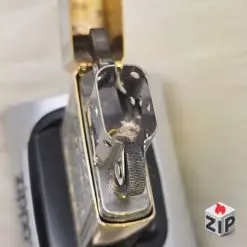 Alternative view of Zippo Tượng Nữ Thần Tự Do Deni Vàng Khắc Khung (Statue of Liberty Two-Tone) - Sản Xuất 2001