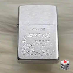 Zippo Khắc Hoa Văn American Classic Brushed Chrome - 11 La Mã