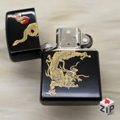 Alternative view of Zippo Rồng Vàng trên nền Đen Sơn Mài (Dragon Urushi) - Sản Xuất 2001