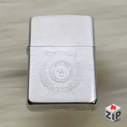 Zippo Huy Hiệu Wind Proof Lighter Brushed Chrome - 12 La Mã
