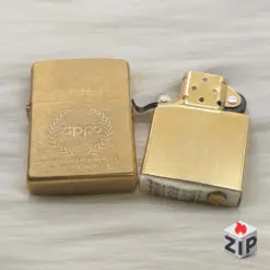 Zippo Logo Lá Nguyệt Quế Solid Brass - 12 La Mã chính hãng 43084f5ff843741d2d5289 ZipVN