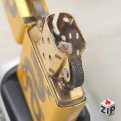 Alternative view of Zippo Khắc Rồng Vàng Sơn Mài May Mắn Xuất Nhật - 2003