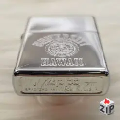 Zippo Khắc Logo Đại Học Hawaii HP - 13 La Mã chính hãng 4c1120e79bc3179d4ed243 ZipVN
