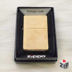 Alternative view of Zippo Vintage Đồng Khối Xước Khắc Chéo - 2025