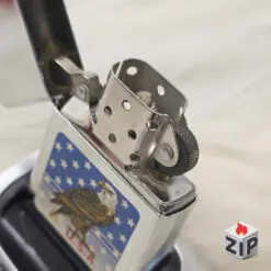 Alternative view of Zippo đại bàng và cờ mỹ hp - 9 la mã