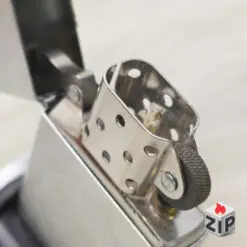 Alternative view of Zippo huy hiệu tiểu bang hawaii chrome xước - 12 la mã