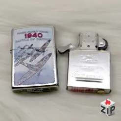 Bật lửa zippo battle of britain (mã số 97) - trận chiến nước anh chính hãng c0ef22bd4df2c1ac98e3148 ZipVN