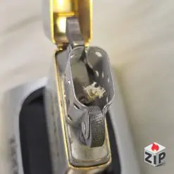 Alternative view of Zippo Logo Lặp Lại Deni Vàng (Repeating Logo Two-Tone) - Sản Xuất 1994