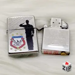 Alternative view of Bật lửa zippo soldier medal of honor (mã số 116) - huân chương dũng cảm