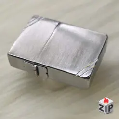 Zippo 1935 Replica Brushed Chrome Khắc Chéo lề 3 chấu - 2023