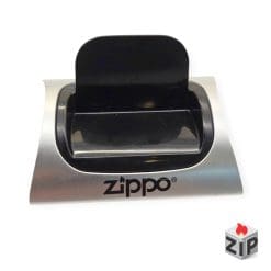 Alternative view of đế nam châm trưng bày Zippo