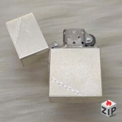 Alternative view of Zippo 1933 Replica Lắc Kê Bạc Khắc Dây Xích Giới Hạn - First Release