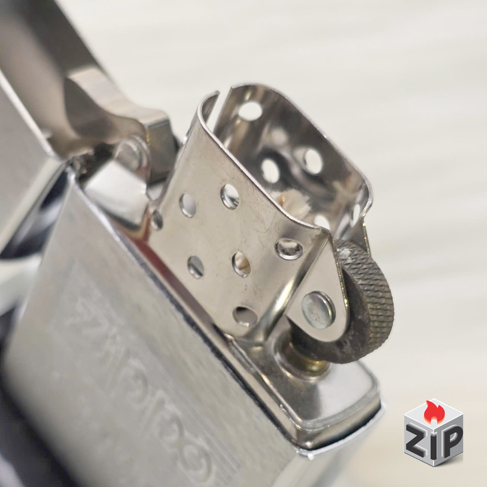 Zippo Logo USA Khắc Ăn Mòn Bạc Xước - 12 La Mã chính hãng Zippo Logo USA Khắc Ăn Mòn Bạc Xước - 12 La Mã - Ảnh 4