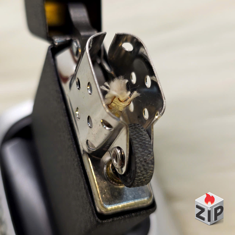 Zippo 1941 Replica Black Crackle Sơn Nhám - 2025 chính hãng Zippo 1941 Replica Black Crackle Sơn Nhám - 2025 - Ảnh 8