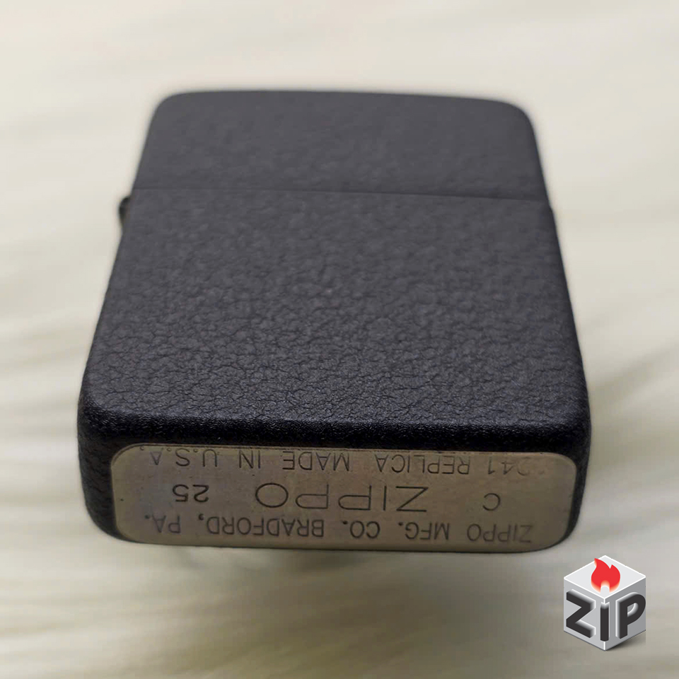 Zippo 1941 Replica Black Crackle Sơn Nhám - 2025 chính hãng Zippo 1941 Replica Black Crackle Sơn Nhám - 2025 - Ảnh 7