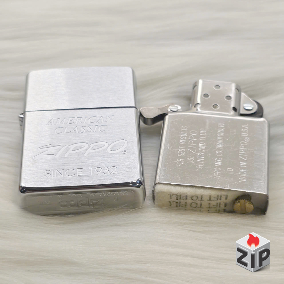 Zippo American Classic Since 1932 Brushed Chrome - 12 La Mã chính hãng Zippo American Classic Since 1932 Brushed Chrome - 12 La Mã - Ảnh 3