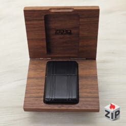 Zippo Vỏ Nhôm Zero Halliburton Đen Khắc Sọc Vali - 2005