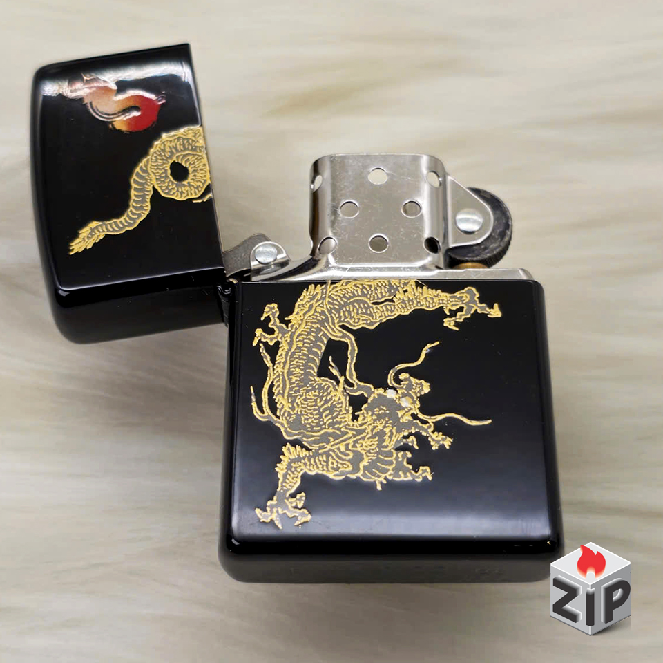 Zippo Rồng Vàng trên nền Đen Sơn Mài (Dragon Urushi) - Sản Xuất 2001 chính hãng Zippo Rồng Vàng trên nền Đen Sơn Mài (Dragon Urushi) - Sản Xuất 2001 - Ảnh 2
