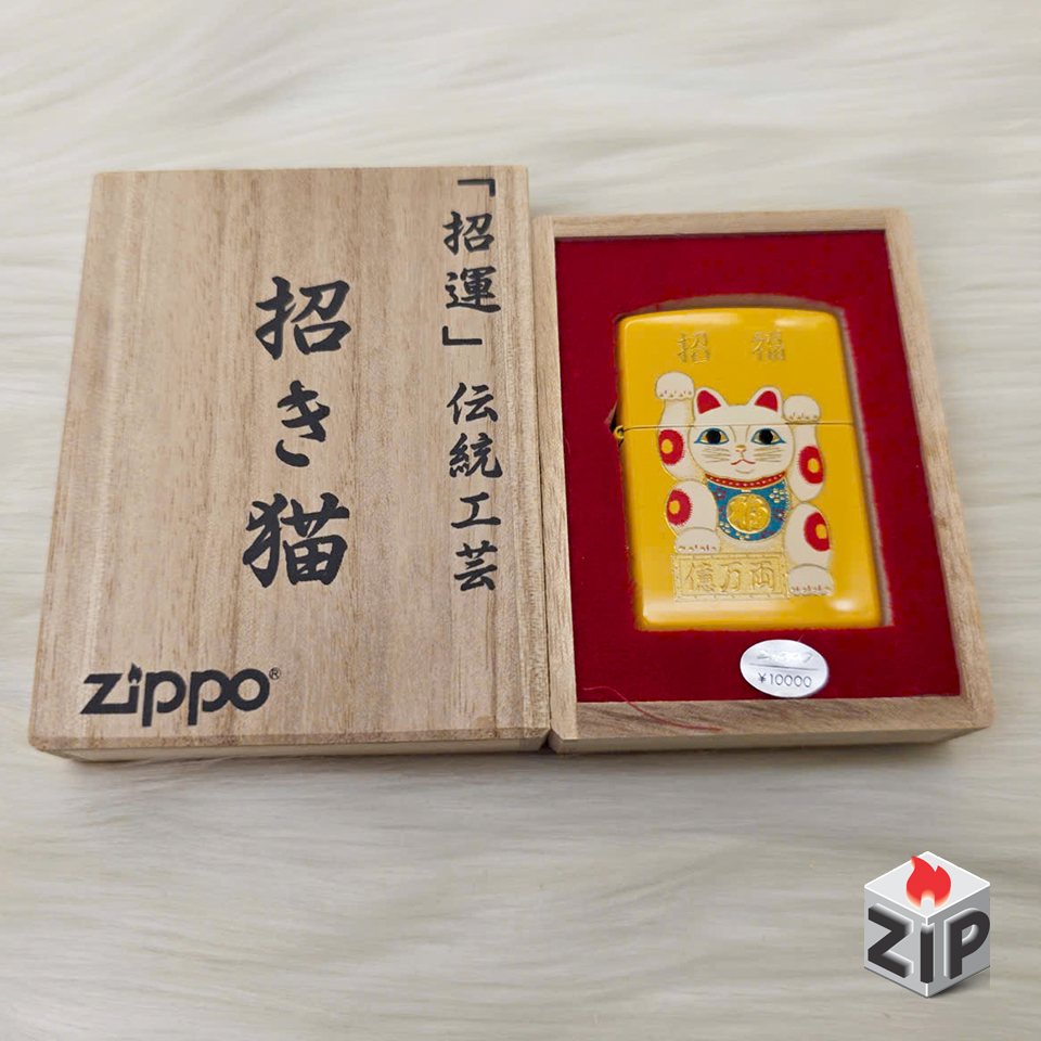 Zippo Mèo Thần Tài Sơn Mài (Maneki Neko Urushi) - Sản Xuất 2001 chính hãng Zippo Mèo Thần Tài Sơn Mài (Maneki Neko Urushi) - Sản Xuất 2001