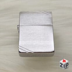 Alternative view of Zippo 1935 Replica Brushed Chrome Khắc Chéo lề 3 chấu - 2023