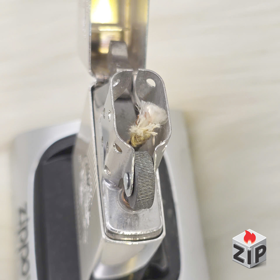 Zippo Lắc Kê Bạc Khắc Logo Quả Cầu (Global Heritage) - Sản Xuất 1994 chính hãng Zippo Lắc Kê Bạc Khắc Logo Quả Cầu (Global Heritage) - Sản Xuất 1994 - Ảnh 5