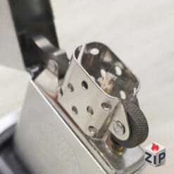 Alternative view of Zippo huy hiệu tiểu bang hawaii chrome xước - 12 la mã