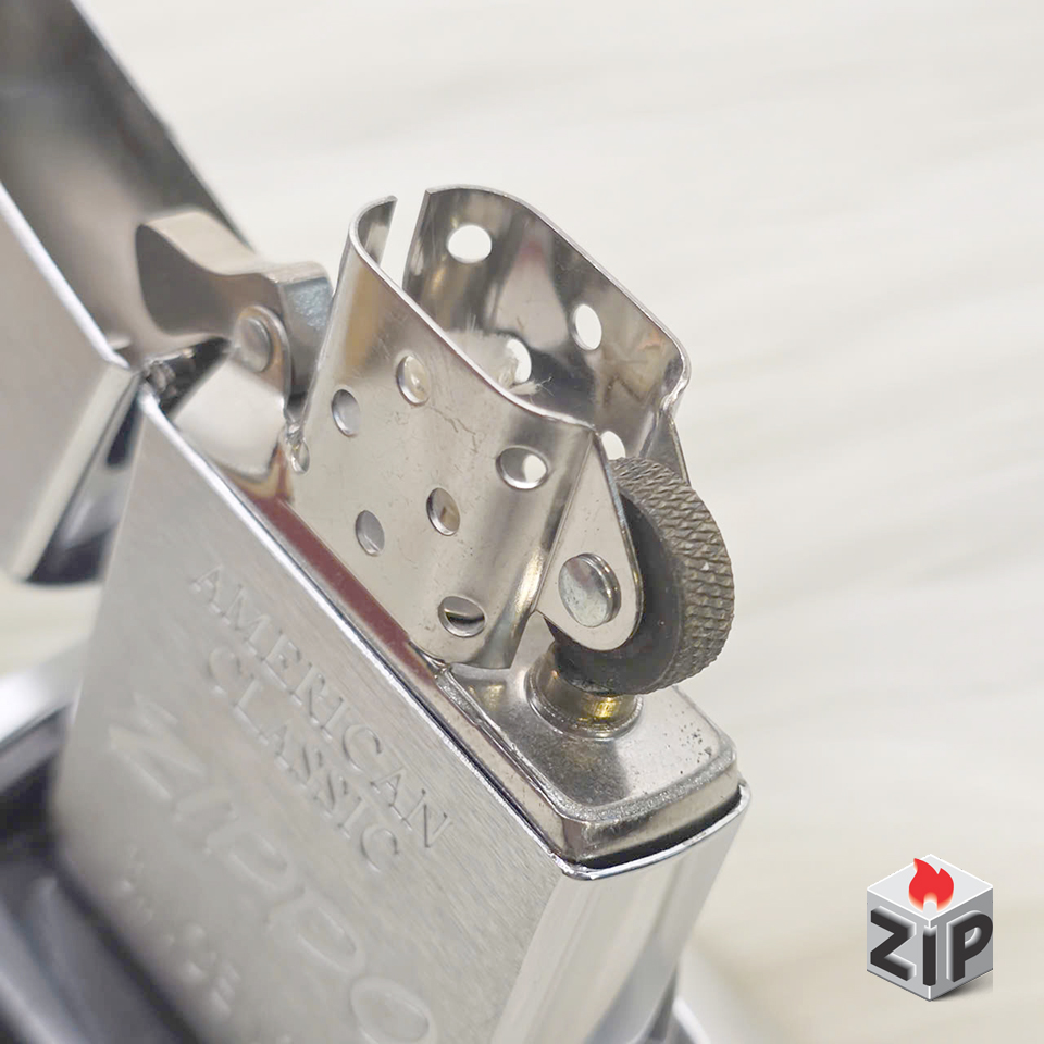 Zippo American Classic Since 1932 Brushed Chrome - 12 La Mã chính hãng Zippo American Classic Since 1932 Brushed Chrome - 12 La Mã - Ảnh 6