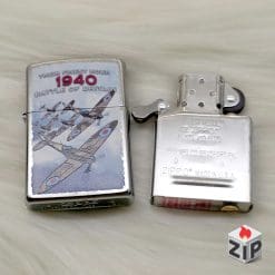 Bật lửa zippo battle of britain (mã số 97) - trận chiến nước anh chính hãng c0ef22bd4df2c1ac98e3148 ZipVN