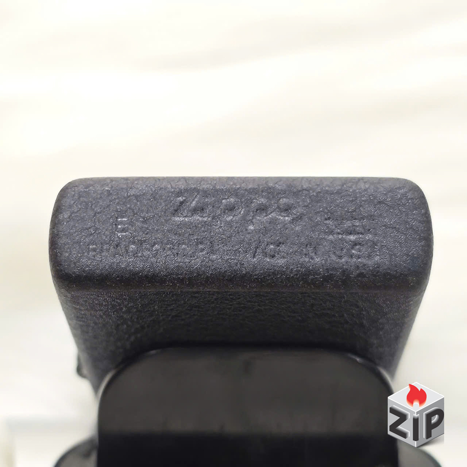 Zippo usmc marine corps black crackle pin emblem - 14 la mã chính hãng Zippo usmc marine corps black crackle pin emblem - 14 la mã - Ảnh 3