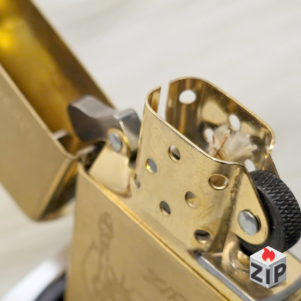 Bật lửa zippo tượng nữ thần tự do và bản đồ mỹ brass - 15 la mã chính hãng Bật lửa zippo tượng nữ thần tự do và bản đồ mỹ brass - 15 la mã - Ảnh 2