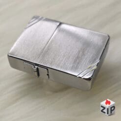 Zippo 1935 Replica Brushed Chrome Khắc Chéo lề 3 chấu - 2023