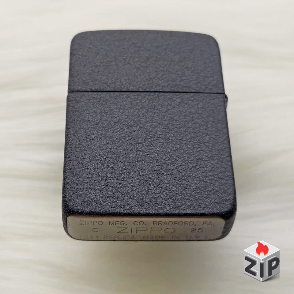 Zippo 1941 Replica Black Crackle Sơn Nhám - 2025 chính hãng Zippo 1941 Replica Black Crackle Sơn Nhám - 2025 - Ảnh 2